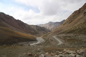 Passstraße im südlichen Tien-Shan-Gebirge